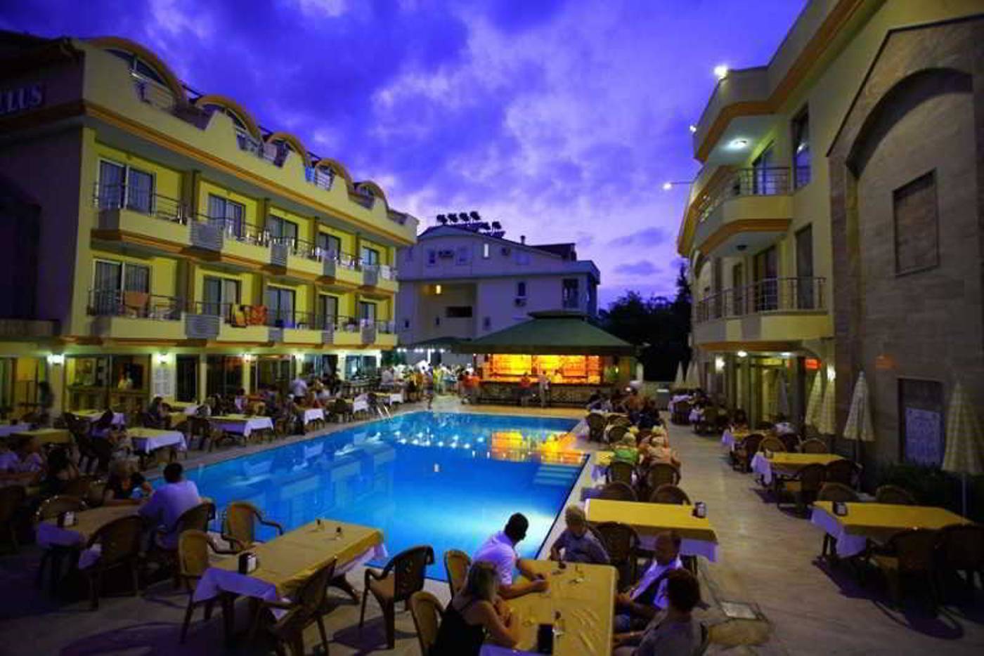 Grand-Lukullus-Hotel-Pool-10