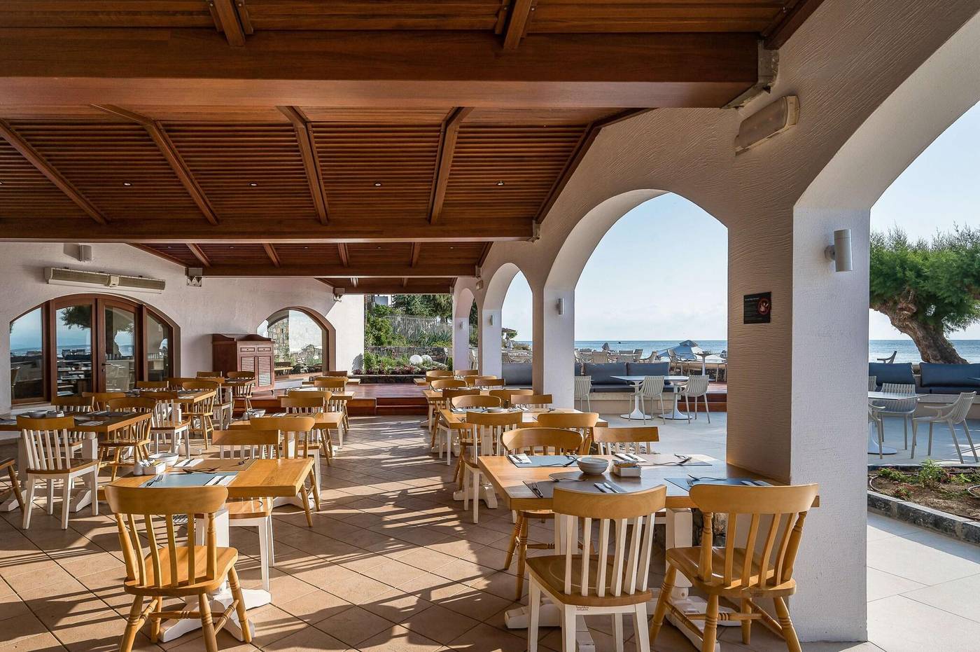 Creta-Maris-Beach-Resort-Restaurant-23