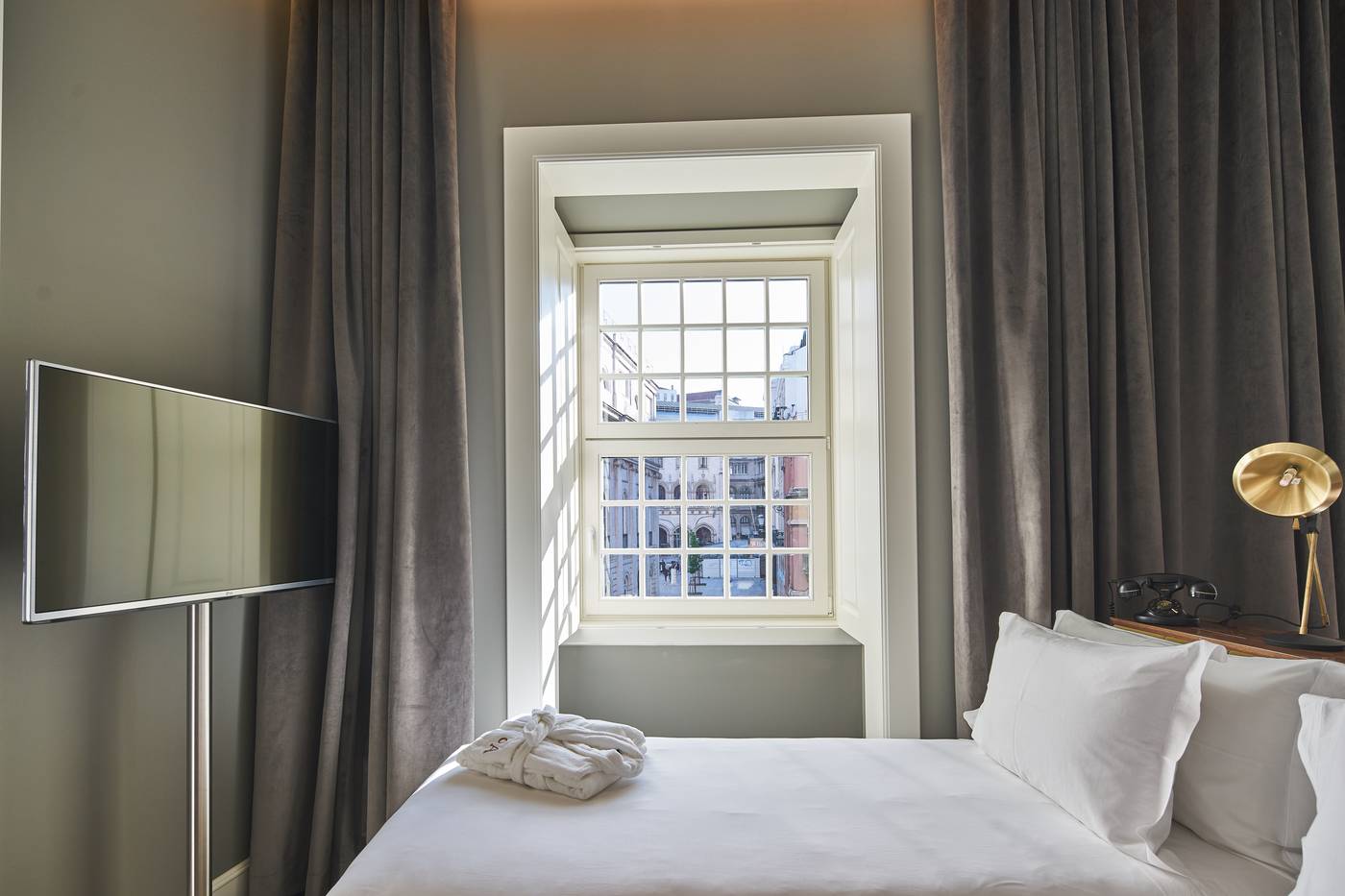 O-Artista-Suites-By-Europe-Room-14