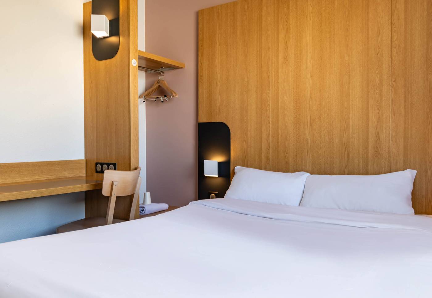 B&B HOTEL Grenoble Centre Verlaine-France-GRENOBLE-Room-6