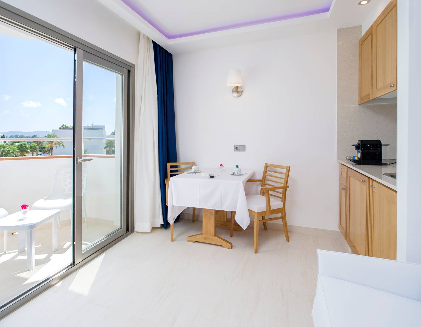 Apartamentos-Squash-Ibiza-Center-Room-26