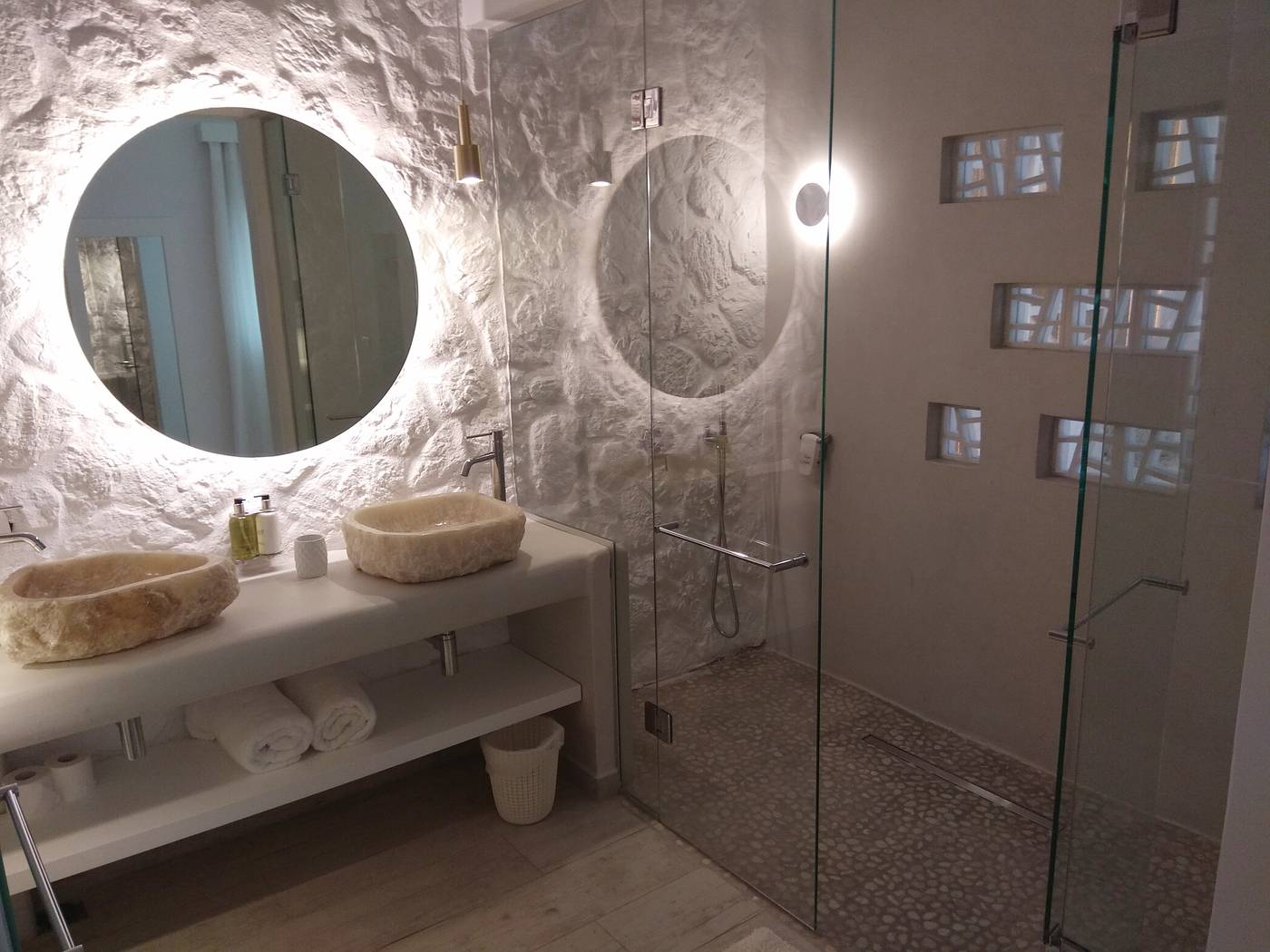 Petri-Suites-Room-56