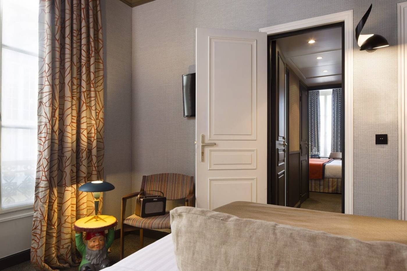 Les-Dames-Du-Pantheon-Room-3