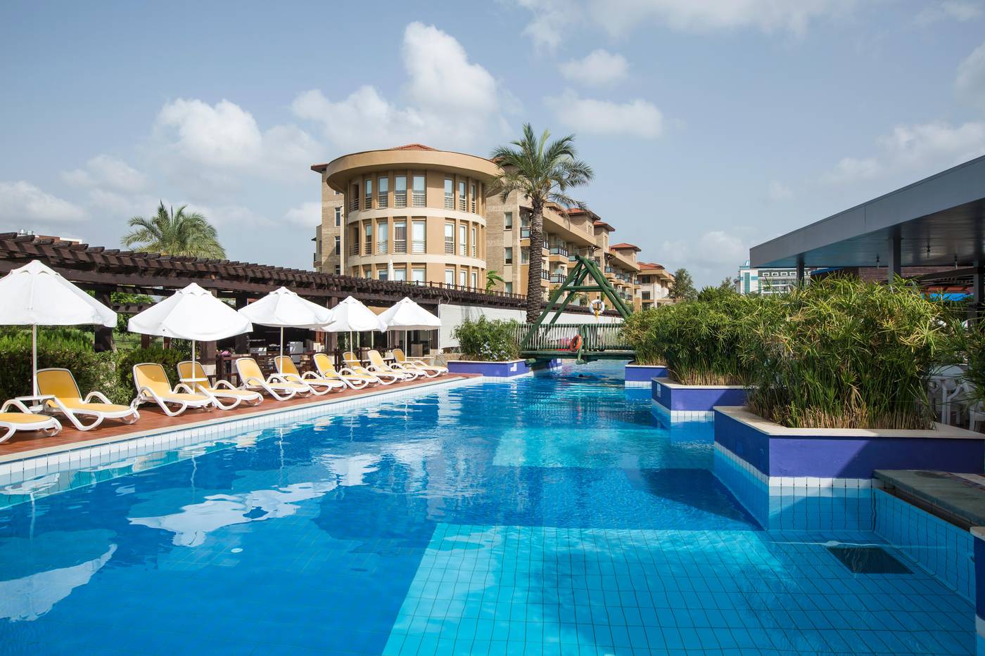 TUI-Blue-Xanthe-Pool-5