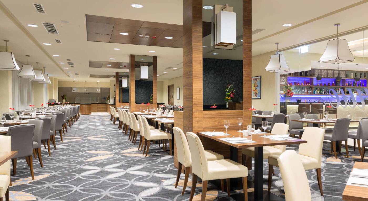 DoubleTree-by-Hilton-Krakow-Hotel---Convention-Cen-Restaurant-56