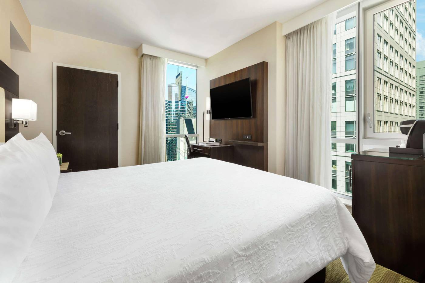 Hilton-Garden-Inn-New-York-Times-Square-Central-Room-6