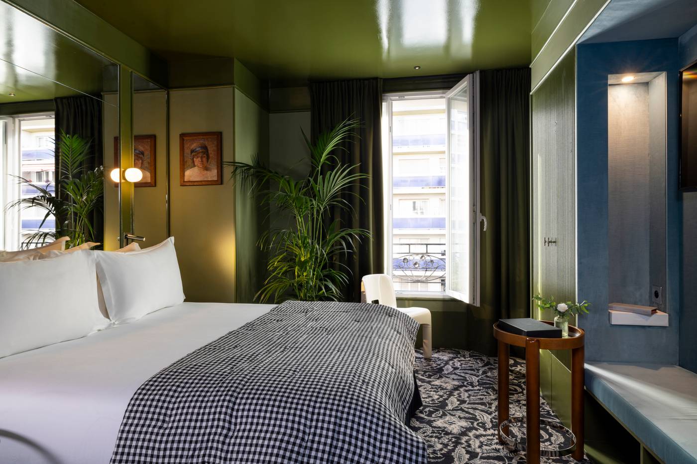 La-Conversation-Room-14