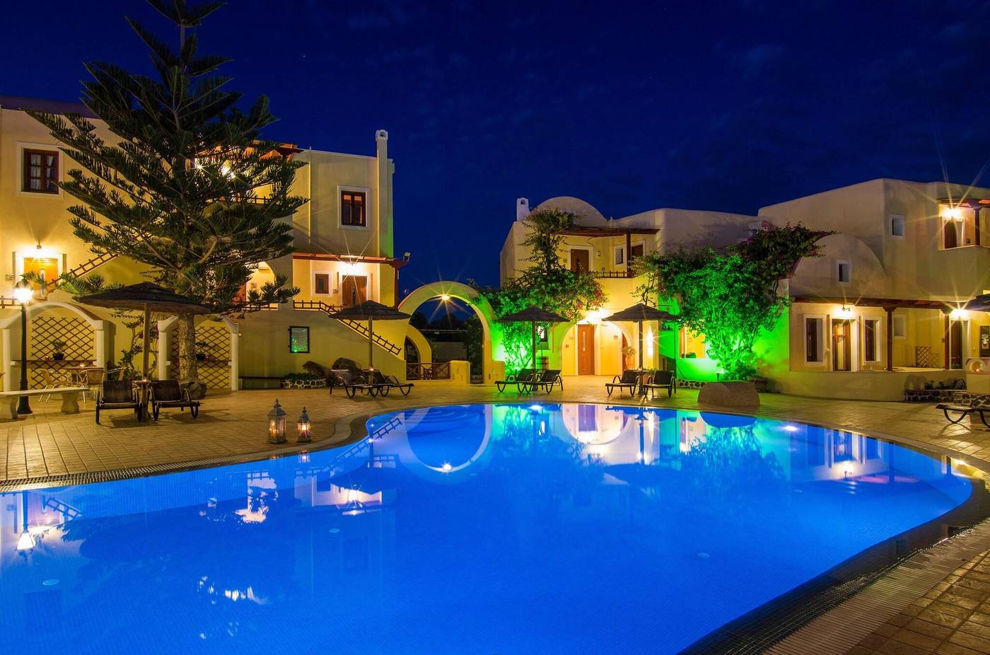 Smaragdi-Apts-Pool-3