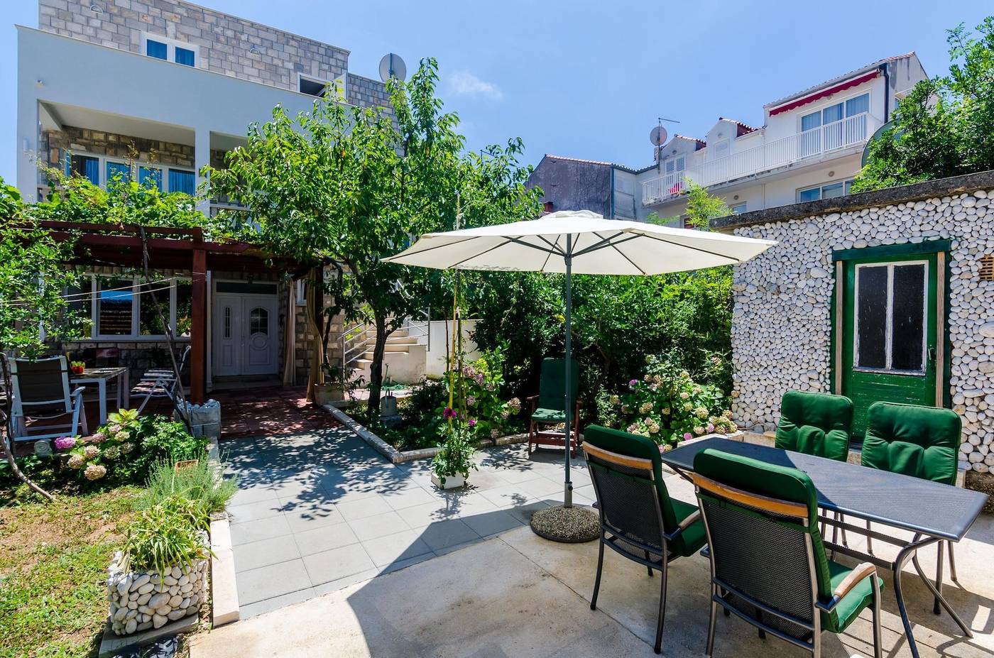 Apartments---Rooms-V-M-Room-5