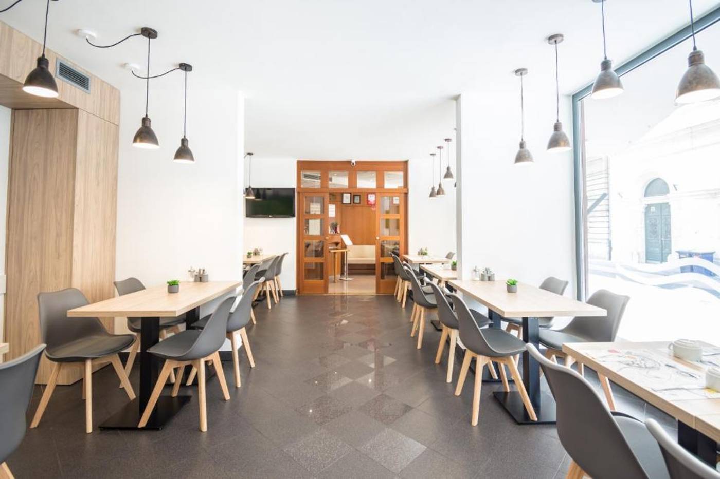 Hotel-Orion-Varkert-Restaurant-12