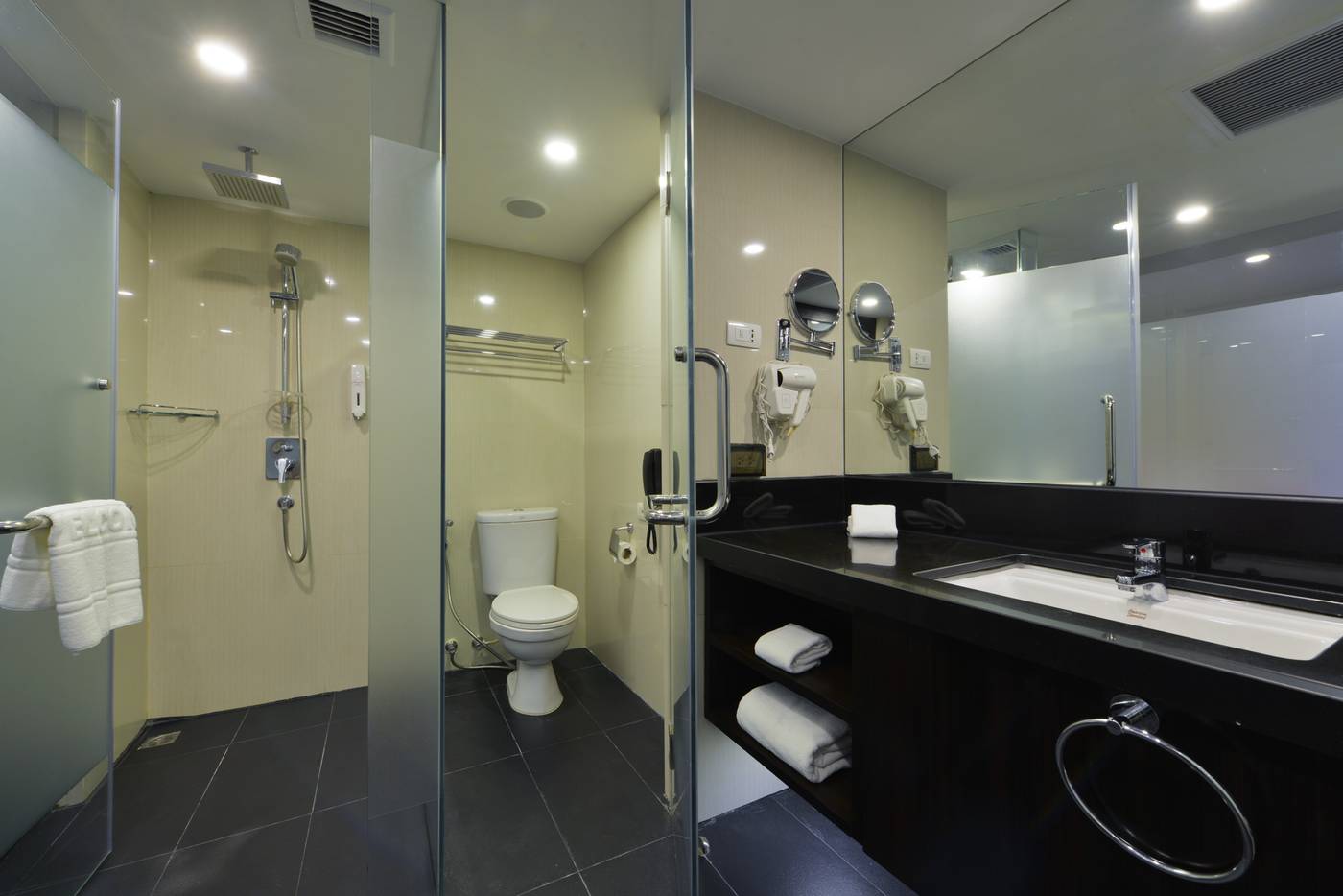 Hotel-Royal-Bangkok---Chinatown-Room-40