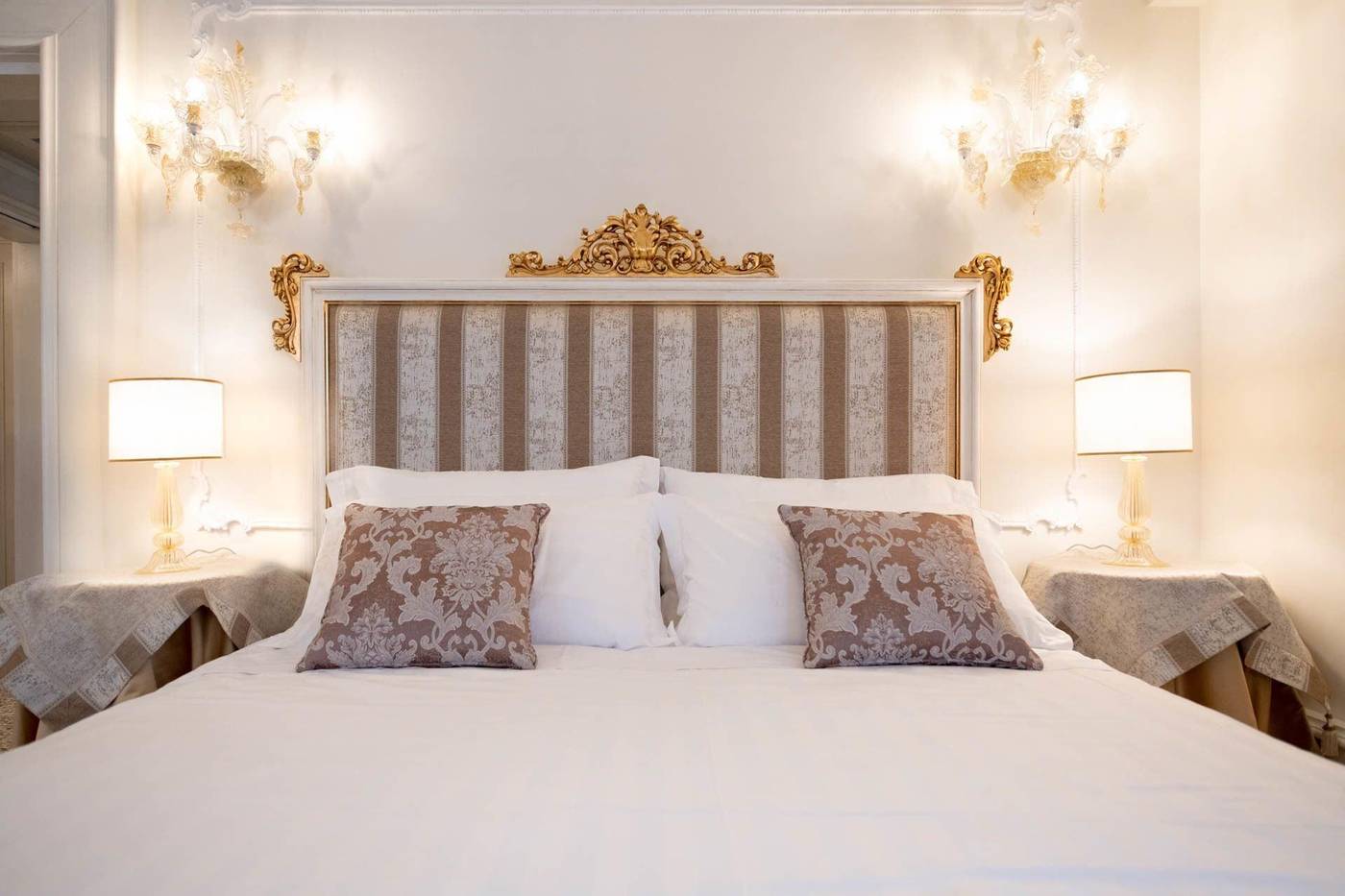 Ca-Bonfadini-Historic-Experience-Room-53