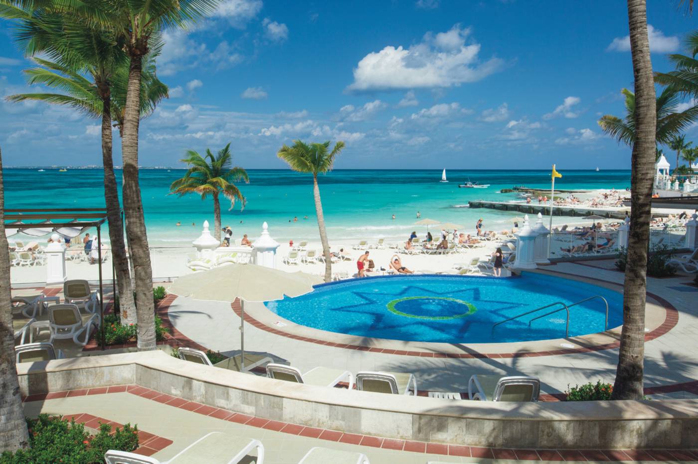 Riu-Palace-Las-Americas-All-Inclusive-Pool-59