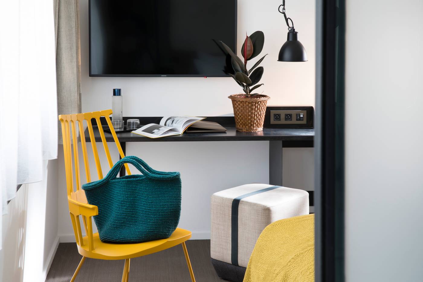 Les-Deux-Girafes-Room-6