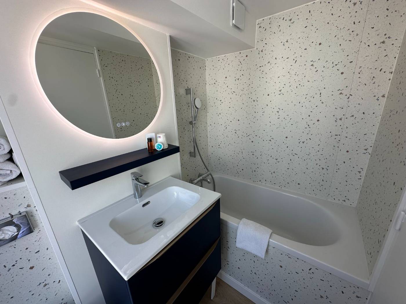 Hotel-Opera-Deauville-Room-18