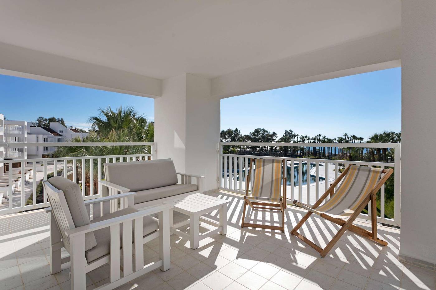 Seven-Seas-Hotel-Blue-Room-103