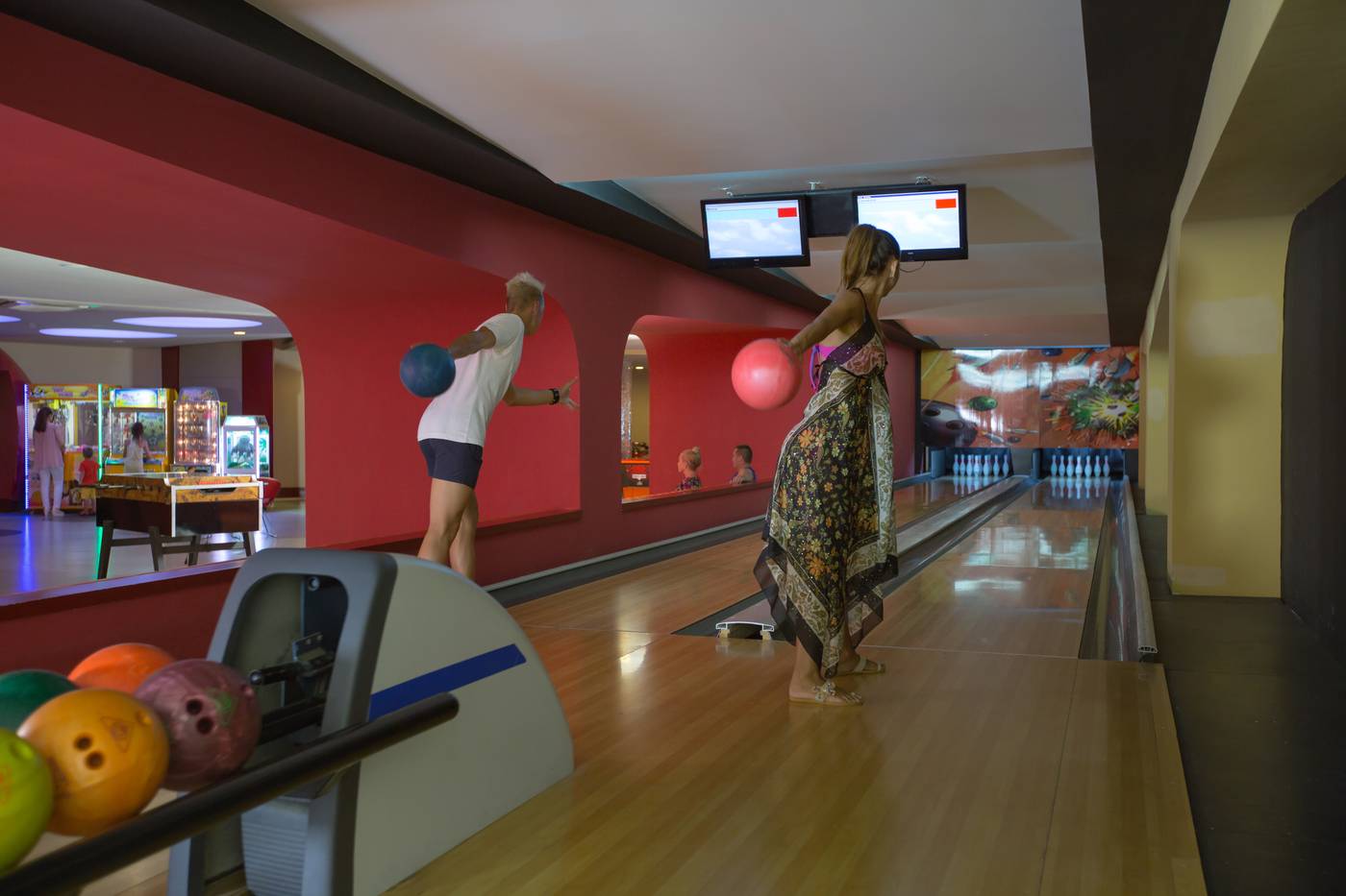 Royal-Alhambra-Palace-Sports-and-Entertainment-61