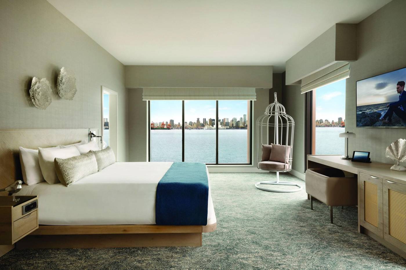 Seaside-Hotel-North-Vancouver-Room-13