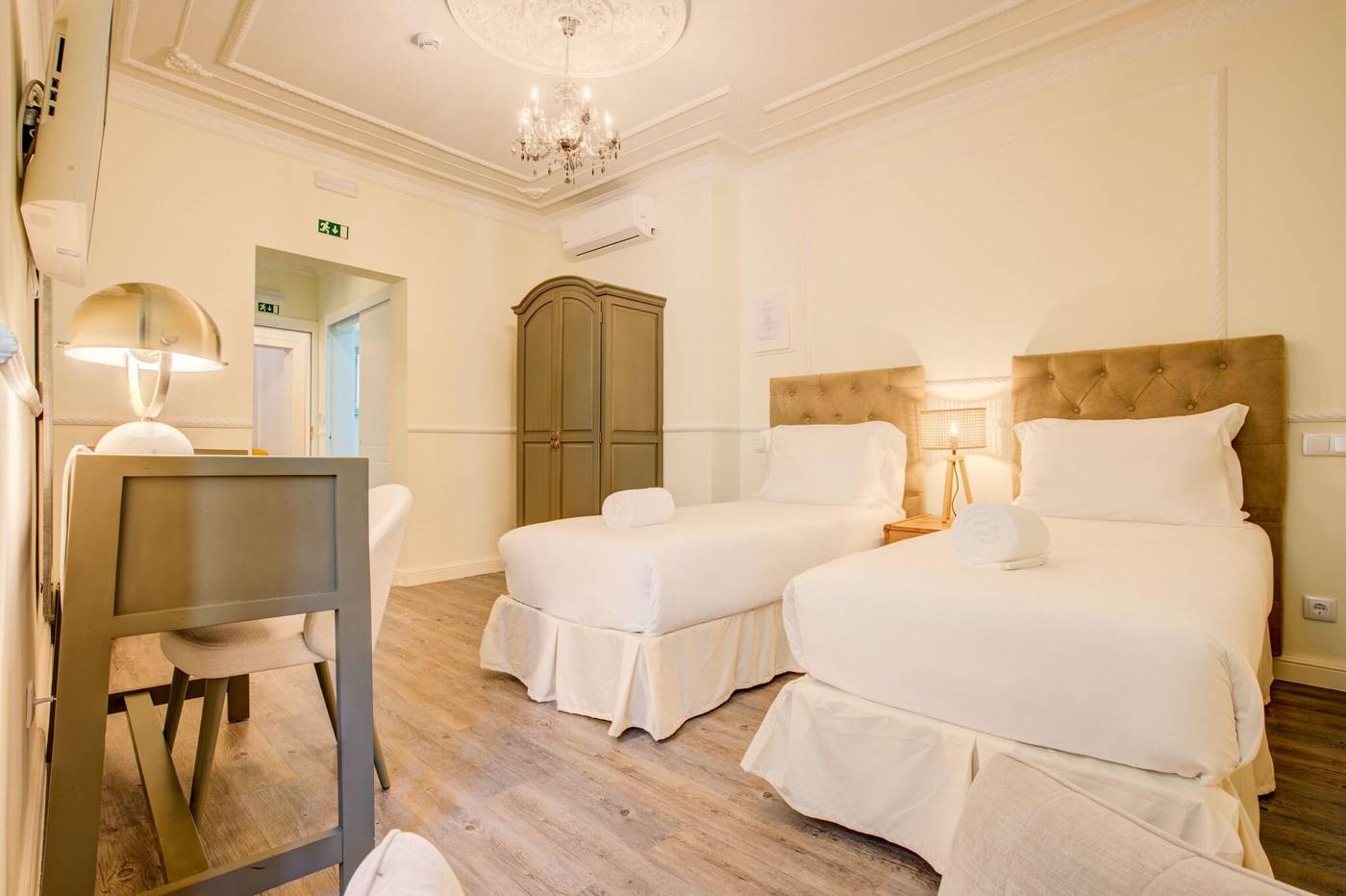 Solar-Dos-Poetas-Room-31