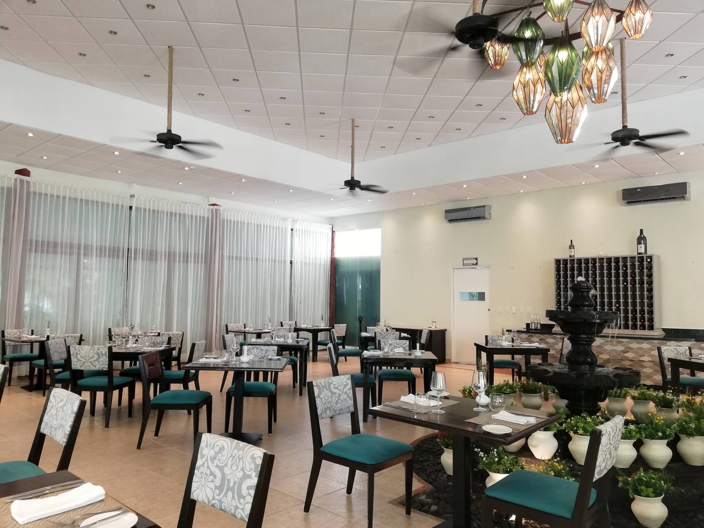 El-Dorado-Seaside-Suites-by-Karisma-Restaurant-26