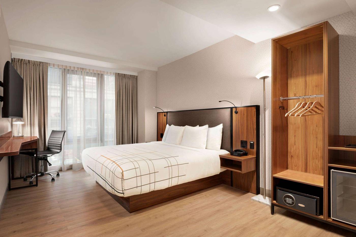 La-Quinta-Inn-and-Suites-Times-Square-South-Room-18