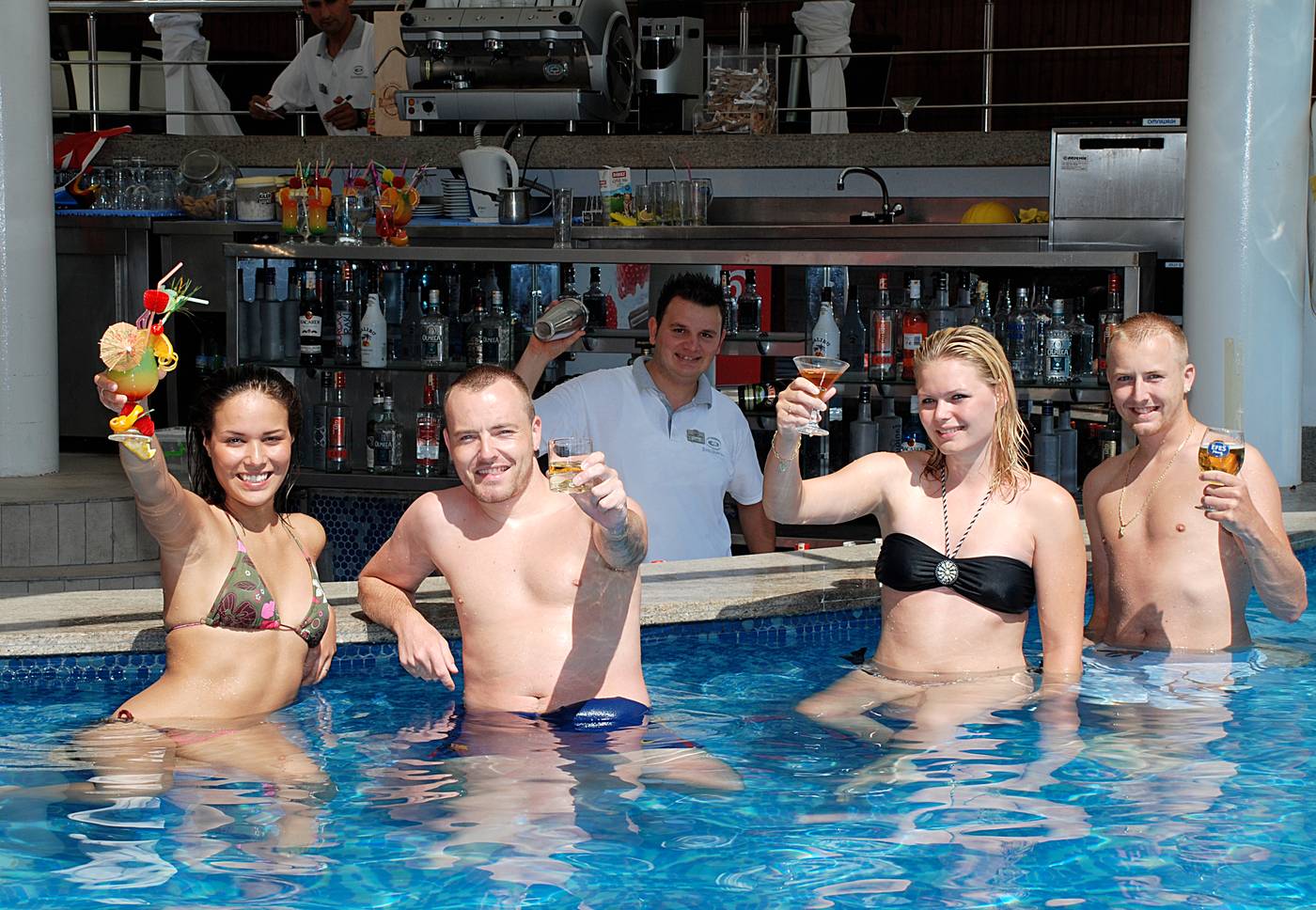 Grand-Okan-Hotel-Pool-44