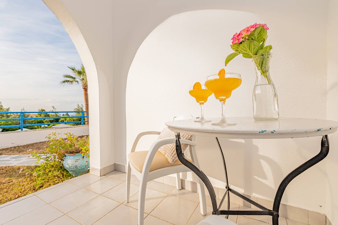 Theo-Bungalows-Lobby-42