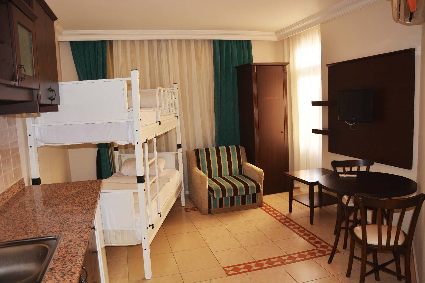 Kleopatra-Royal-Palm-Hotel-Room-19