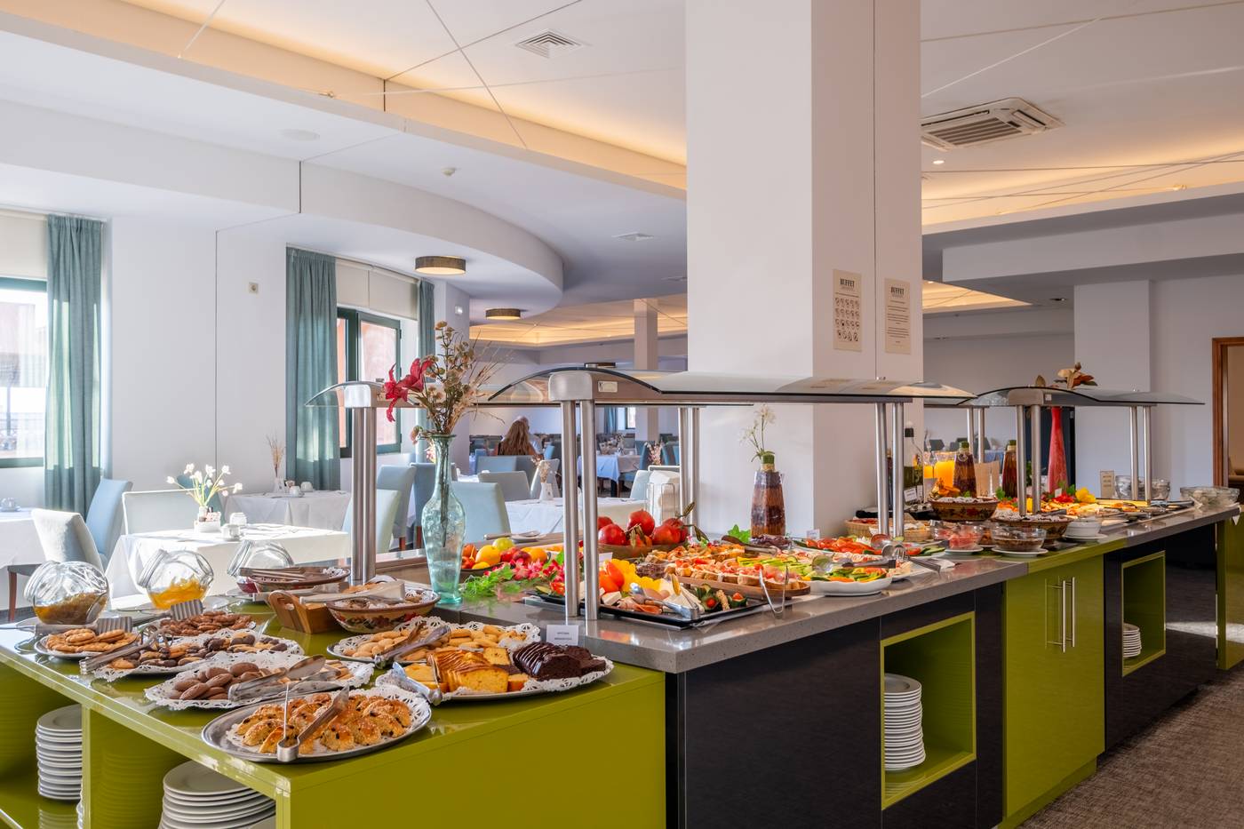 Hotel-Mediterranean-Beach-Restaurant-54