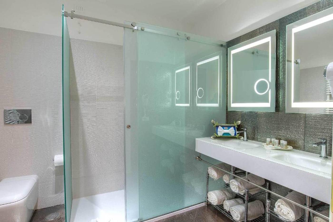 Trevi-Rome-Suite-Room-38