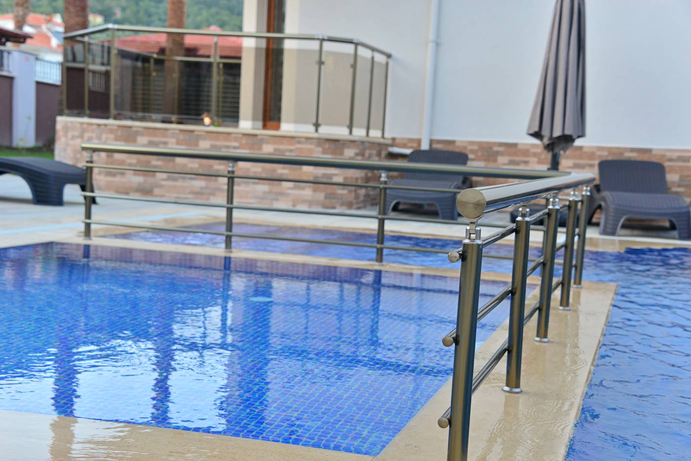 Dolphin-Apart-Pool-7