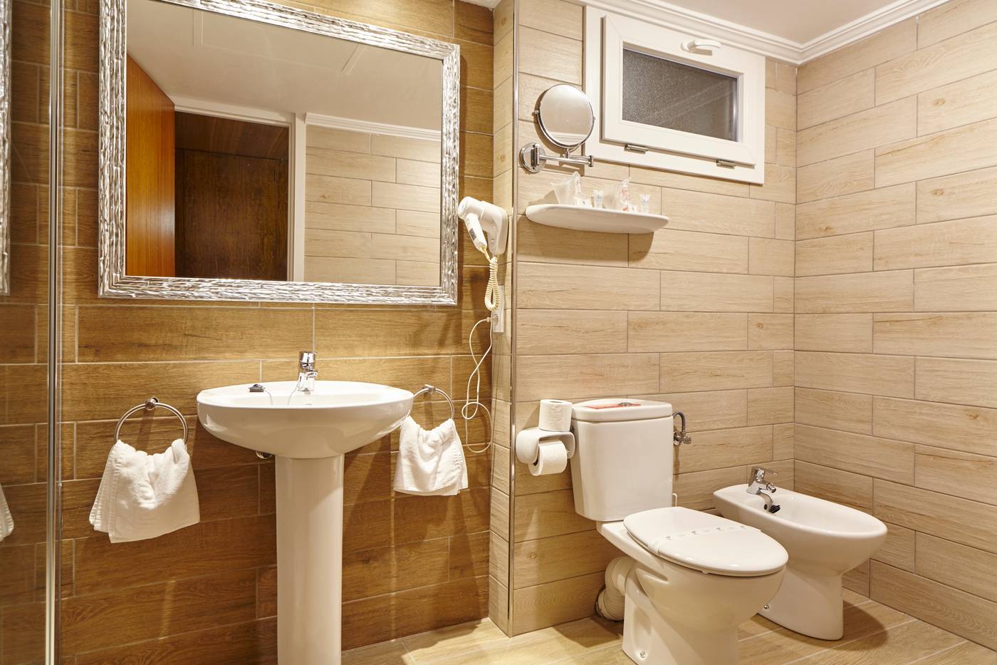 16.12.25 Hotel Arenal