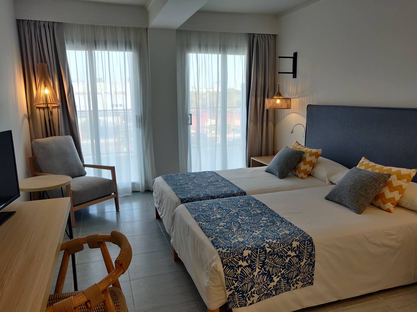 Cabogata-Garden-Room-21