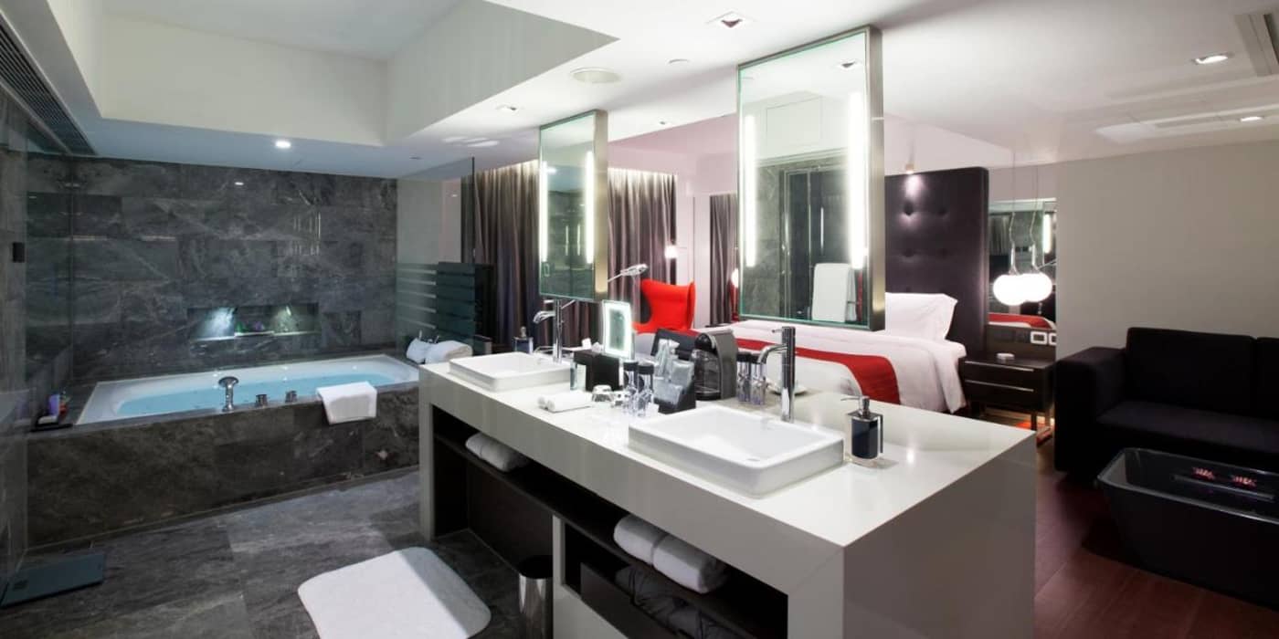 The-Mira-Hong-Kong-Room-24