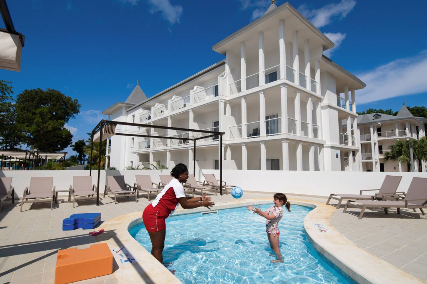 Riu-Palace-Tropical-Bay-All-Inclusive-Pool-11