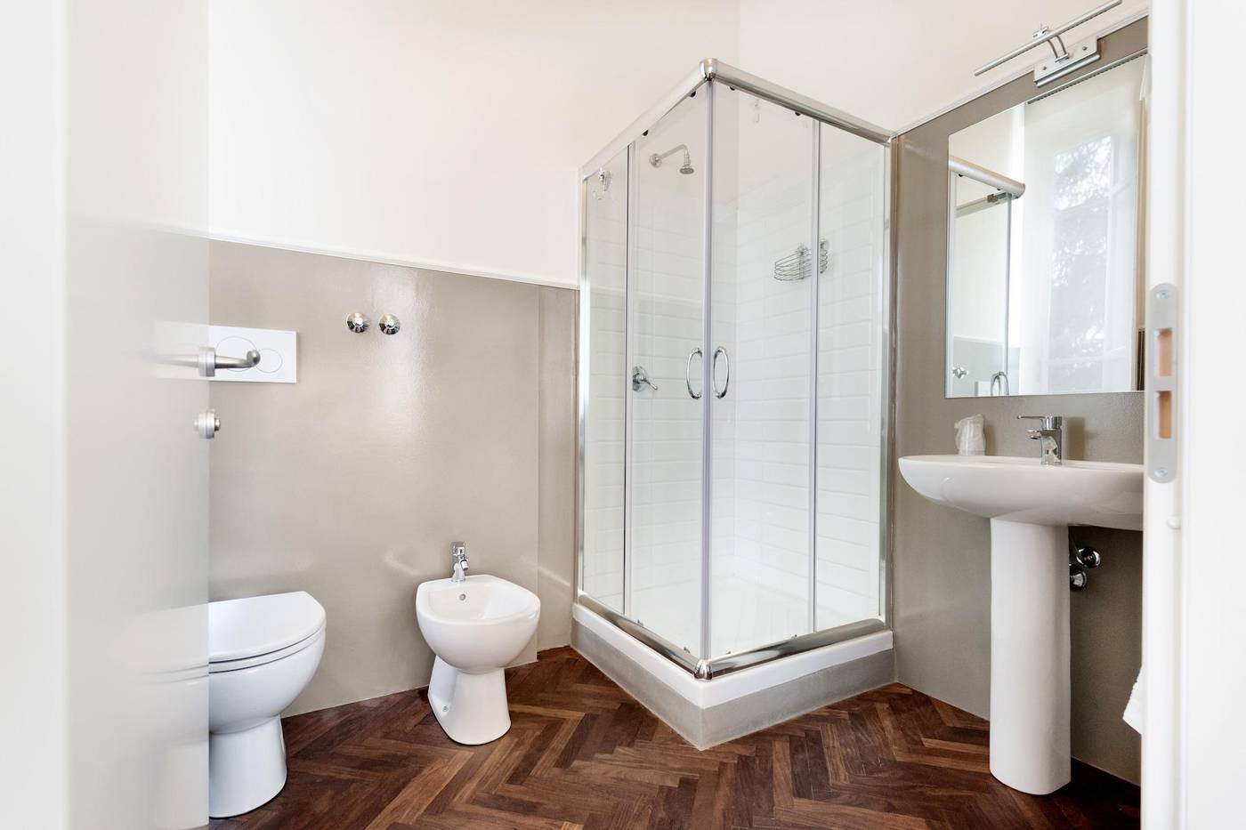 Lucca-In-Villa-Lucrezia-Room-22