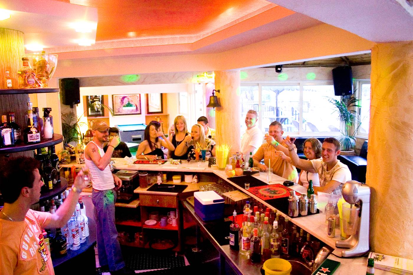 Paradise-Apartments-And-Studios-Bar-56