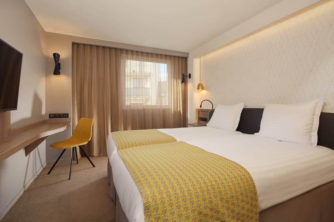 Auteuil-Tour-Eiffel-Room-12