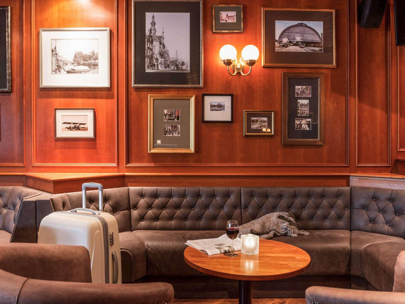 ibis-Schiphol-Amsterdam-Airport-Bar-8