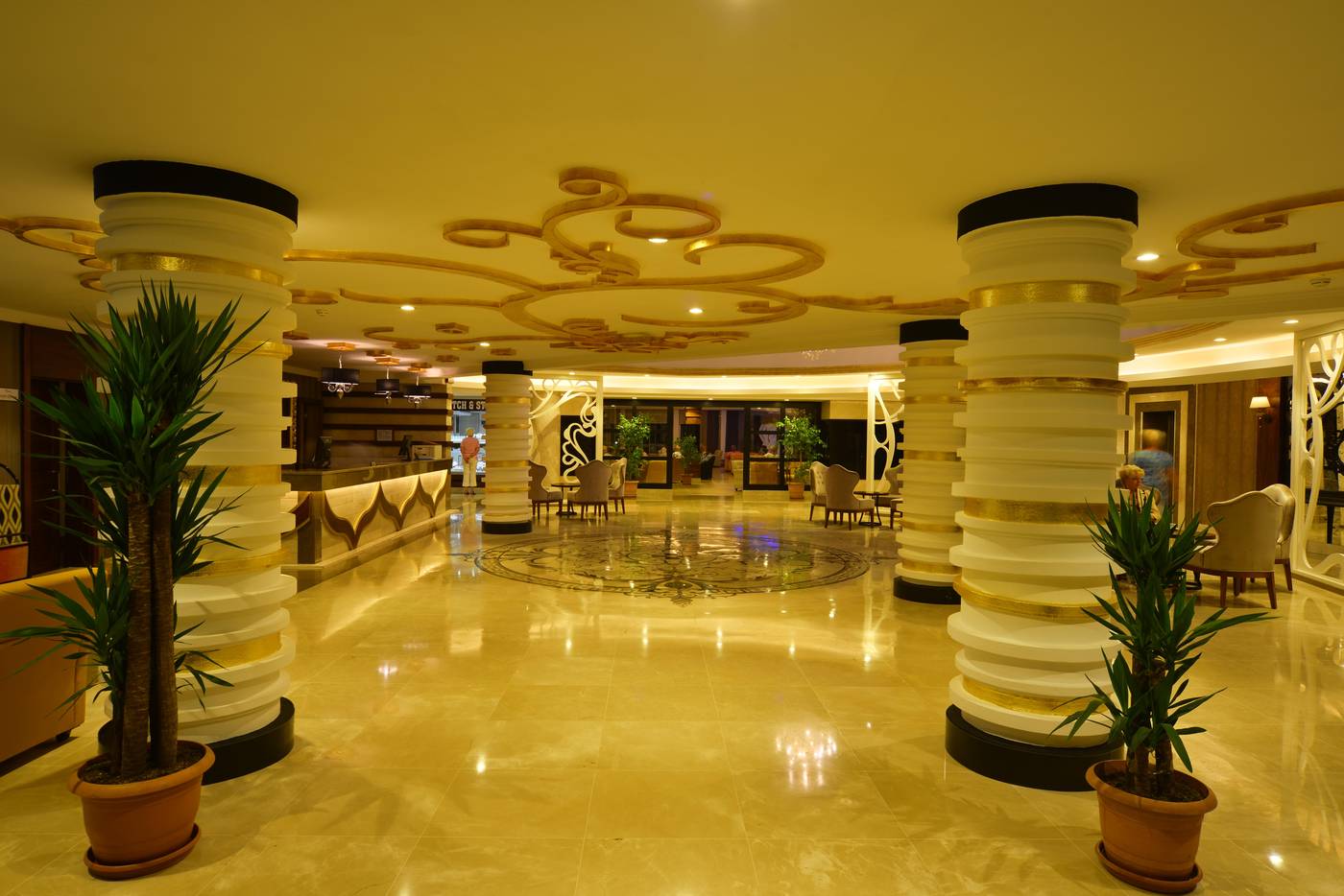 Linda-Hotel-Lobby-55