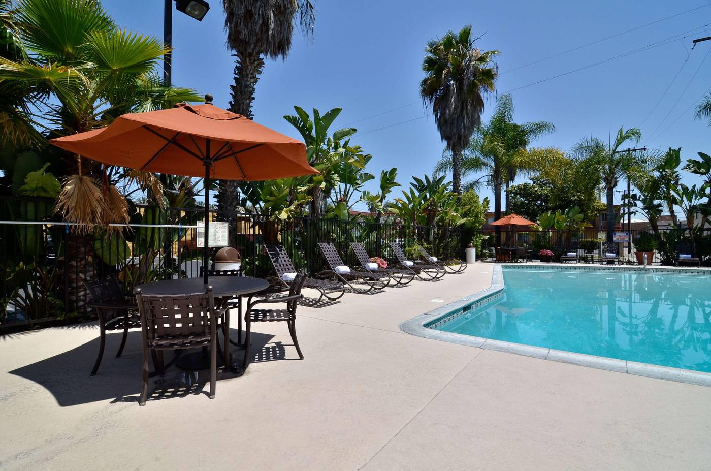 Best-Western-Plus-Pavilions-Pool-3