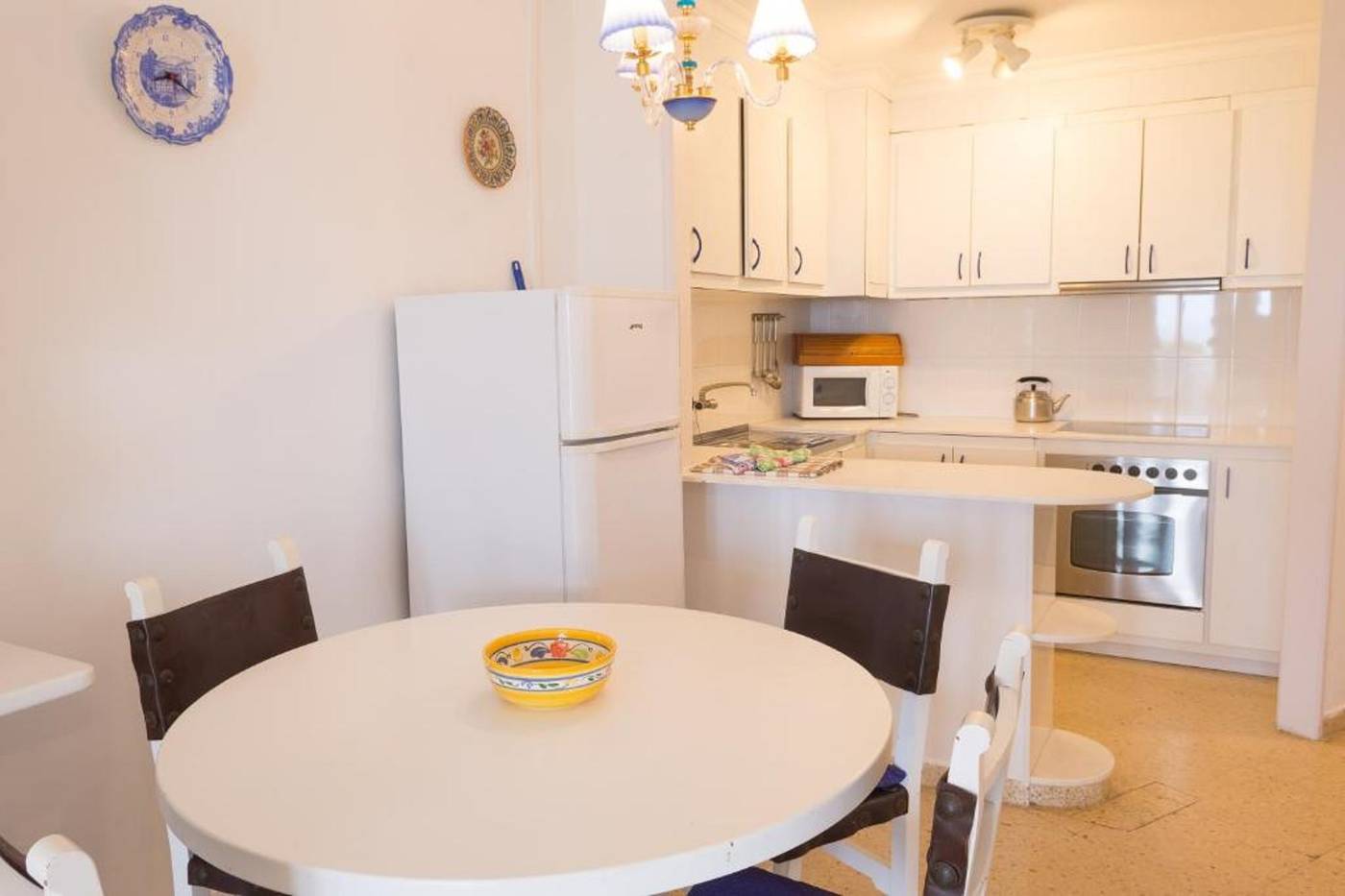 Hamilton-Court-Room-32