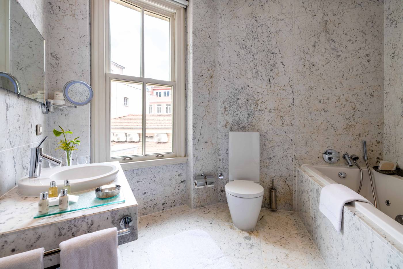 Tomtom-Suites-Room-23