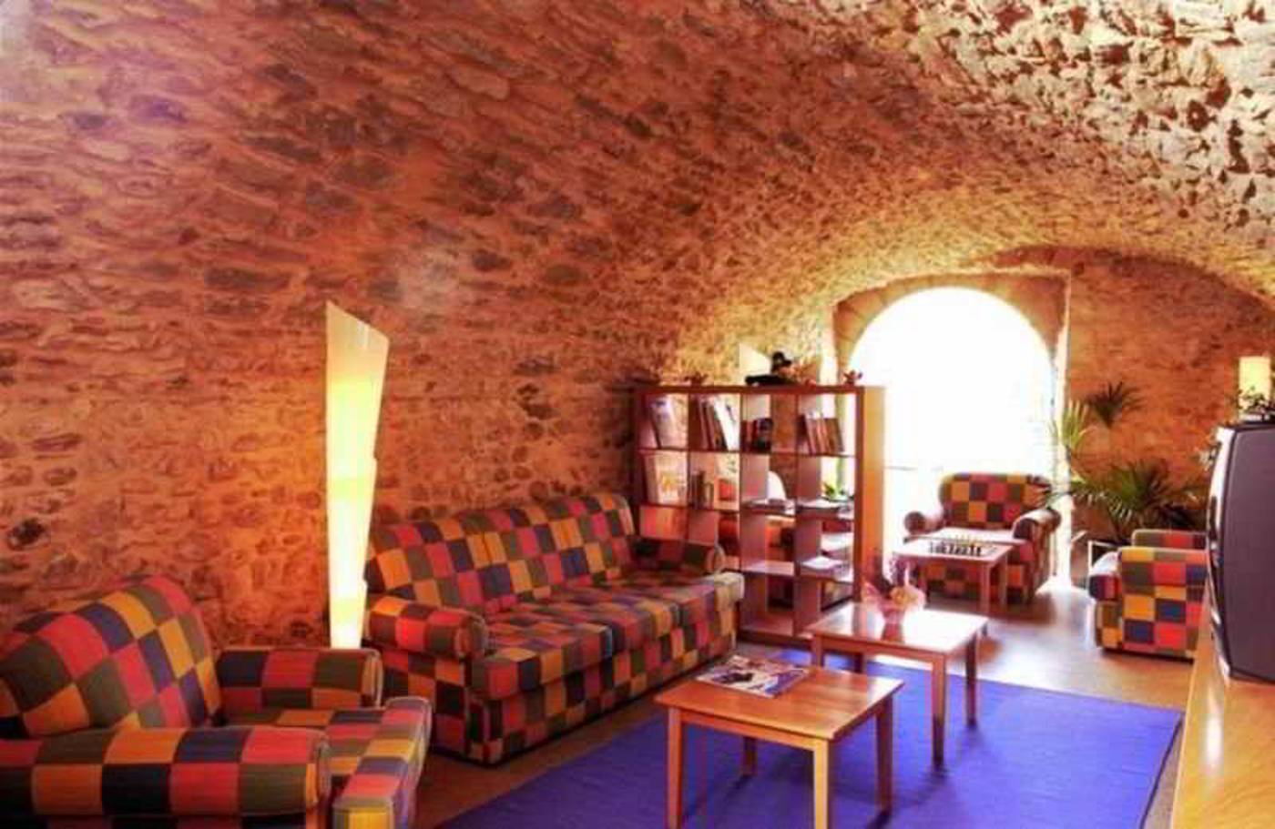 Arcs-de-Monells-Lobby-8