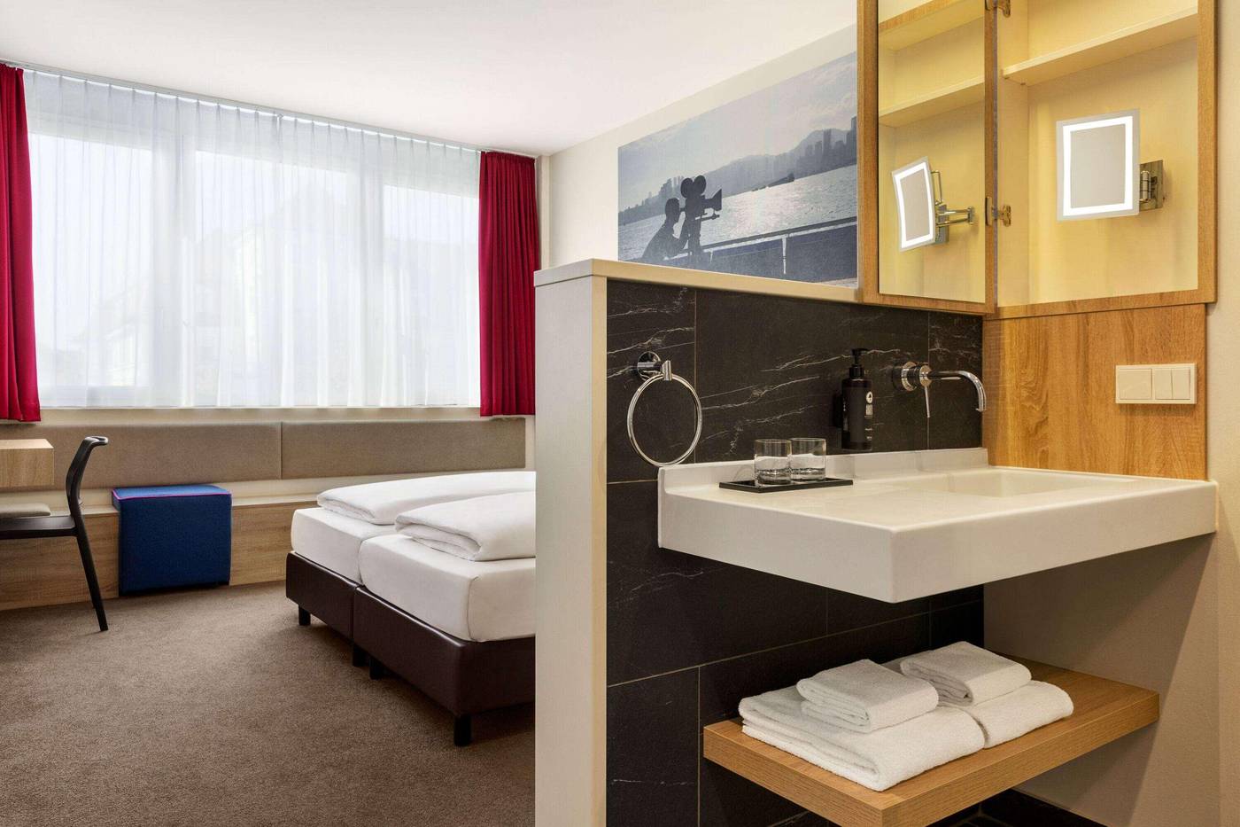 Vienna-House-Easy-by-Wyndham-Munich-Room-28