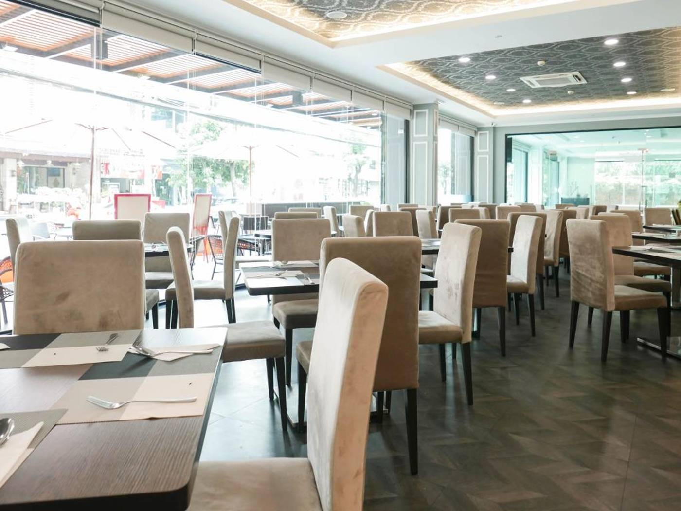 Picnic-Hotel-Restaurant-35