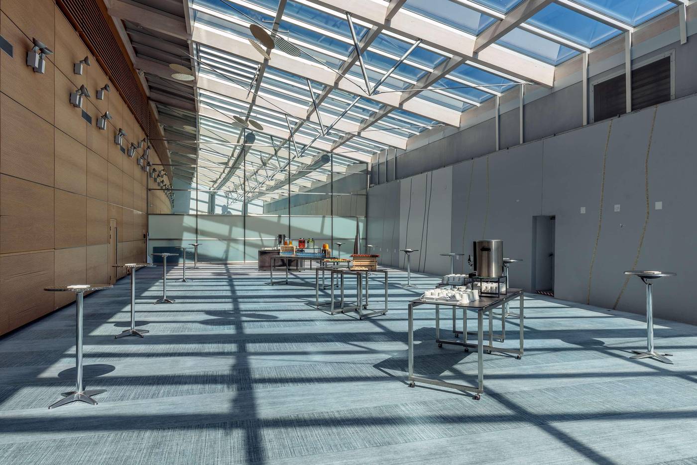 Hilton-Geneva-Hotel---Conference-Centre-General-view-22