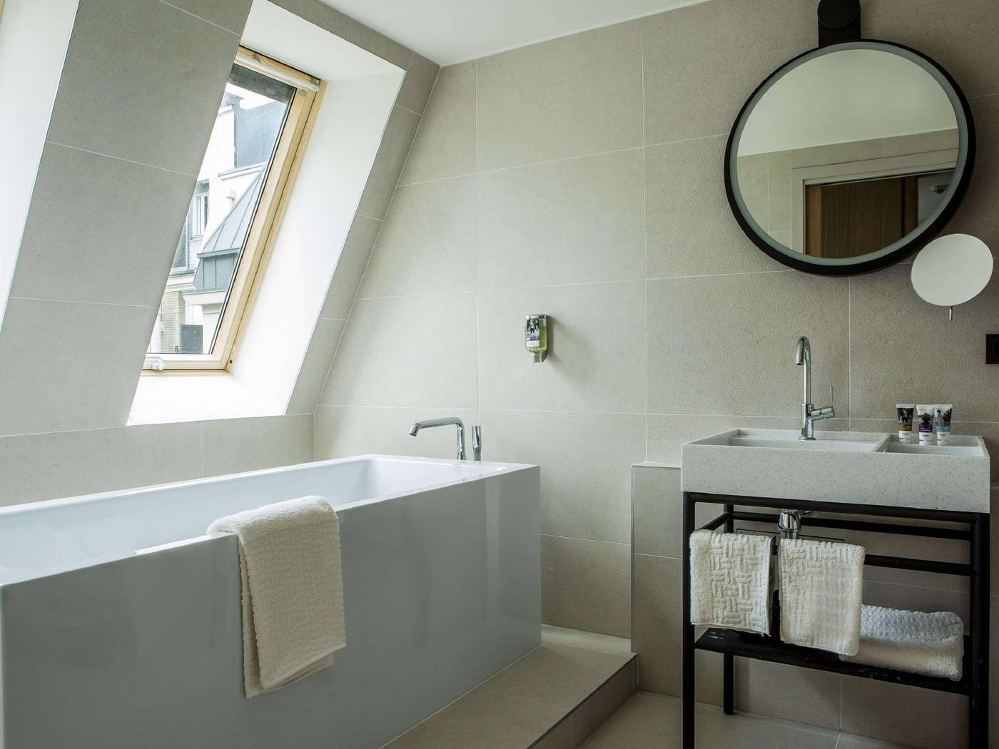 Mercure-Paris-17-Batignolles-Room-34