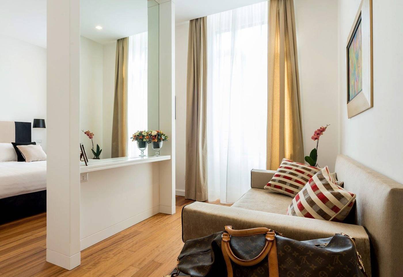 900-Piazza-Del-Popolo-Room-14