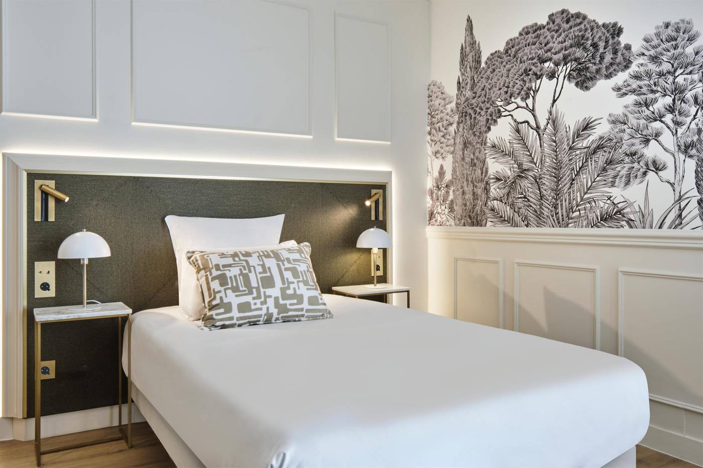 Moulin-Plaza-Room-32